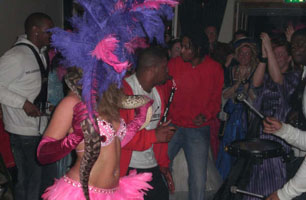 merry en slang feest